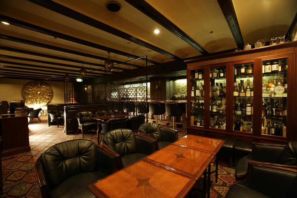 Rihga Royal Hotel Kyōto Esterno foto The bar at the 21 Club